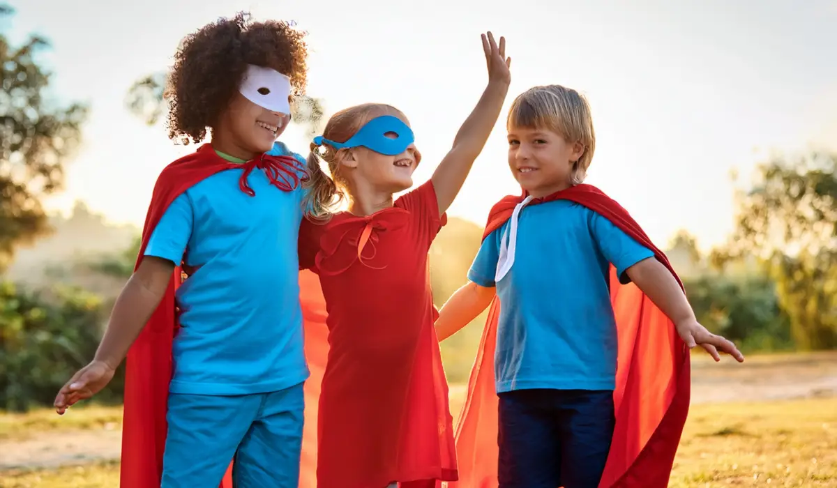 criancas-brincando-fantasia-infantil