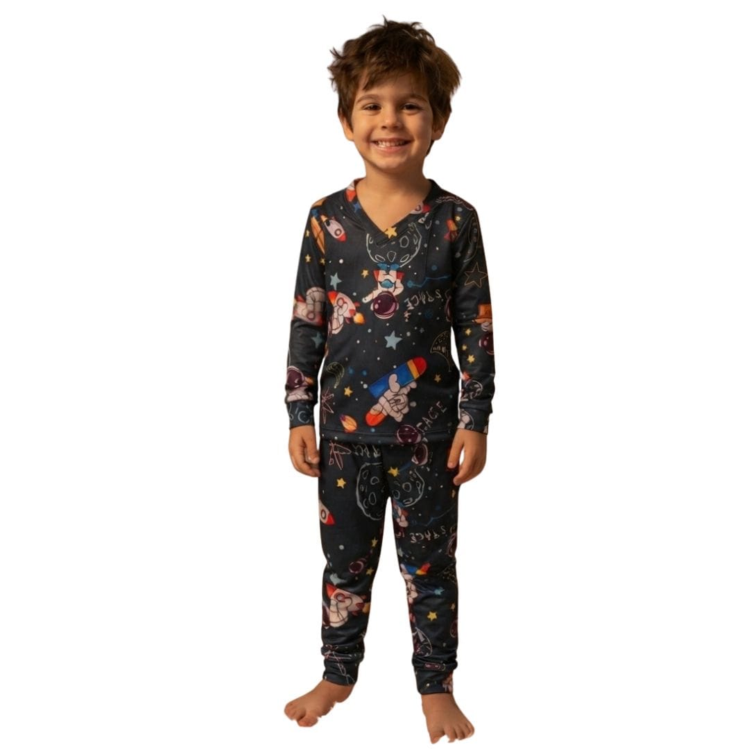 Pijama infantil manga longa com tema de astronauta